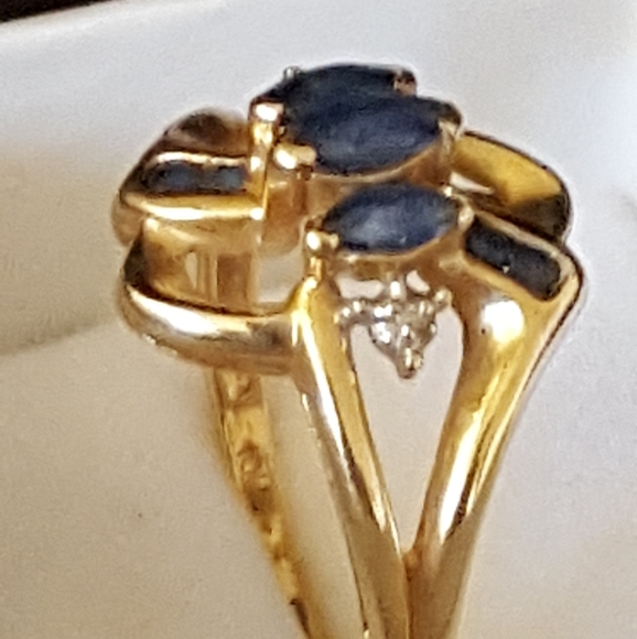 #314, 10k Real gold, SAPPHIRE STONES AND REAL SMALL DIAMONDS, 2.31g Sz 5.5 - Picture 4 of 6